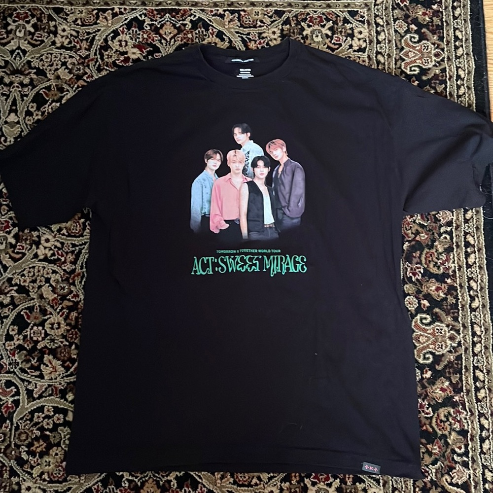 TxT official concert Tee.